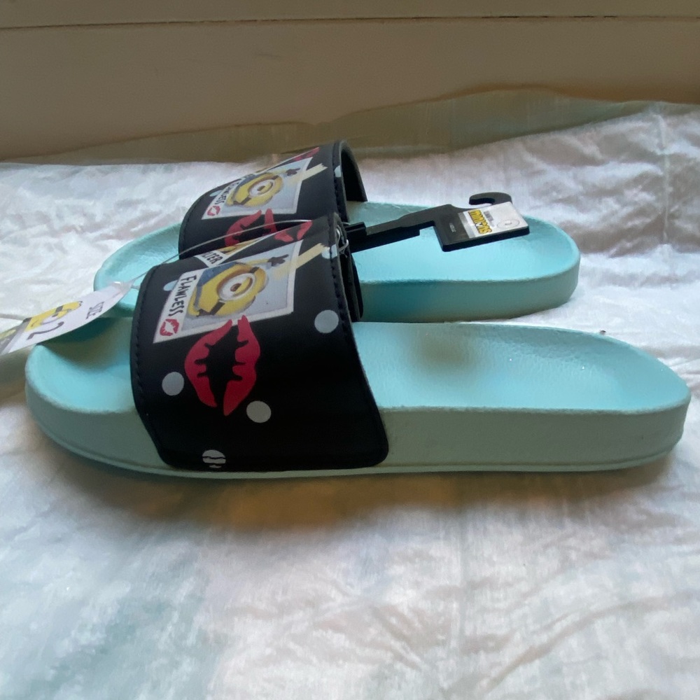 MINIONS SLIDES SANDALS - Picture 3 of 15